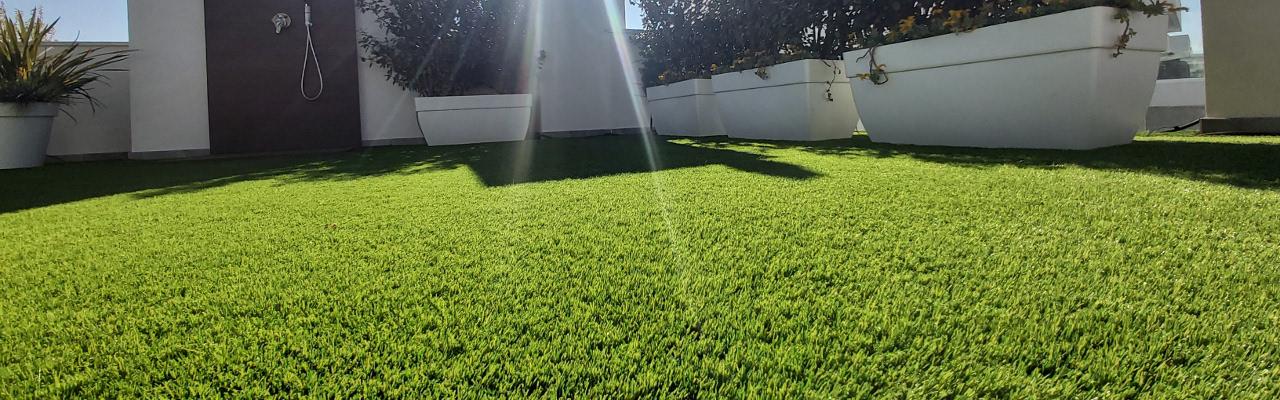 Césped artificial en espacios públicos en Madrid